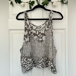 FOREVER 21 Cropped Grey & White Abstract Top- Size S